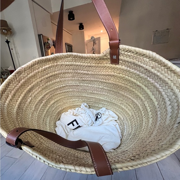 Large Loewe Basket tote. - Picture 7 of 7